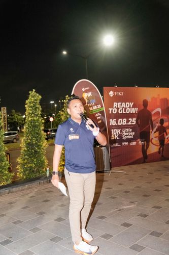 Race photo from PIK NITE RUN VIBES