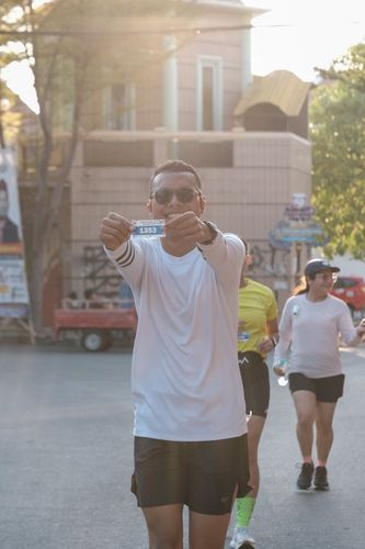 Race photo from Shake Out Run Jabar 10K