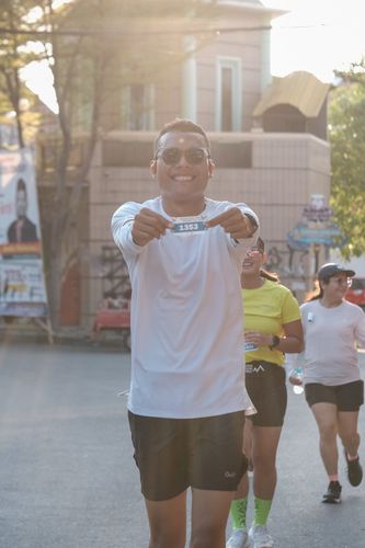 Race photo from Shake Out Run Jabar 10K