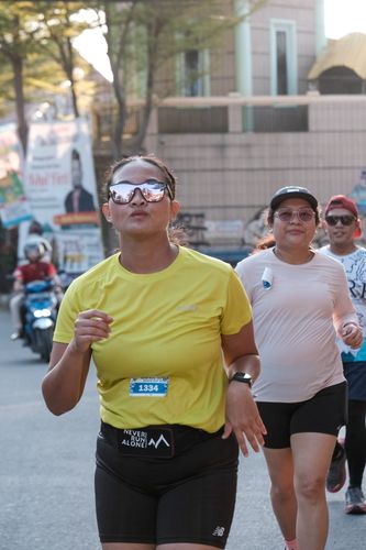 Race photo from Shake Out Run Jabar 10K