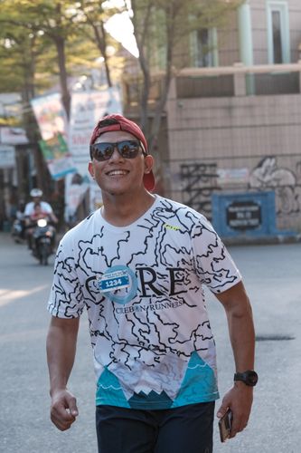 Race photo from Shake Out Run Jabar 10K