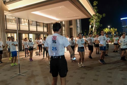 Race photo from PIK NITE RUN VIBES