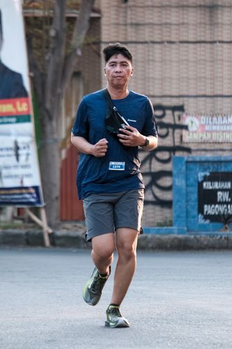 Race photo from Shake Out Run Jabar 10K
