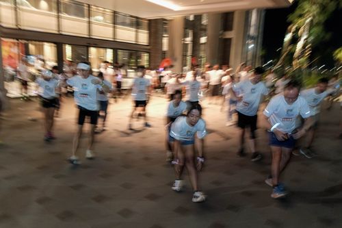 Race photo from PIK NITE RUN VIBES