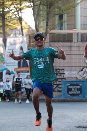 Race photo from Shake Out Run Jabar 10K