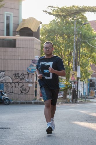 Race photo from Shake Out Run Jabar 10K