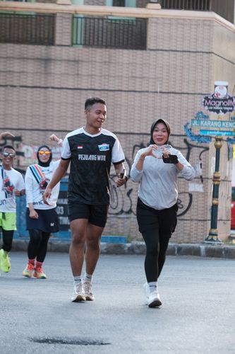 Race photo from Shake Out Run Jabar 10K