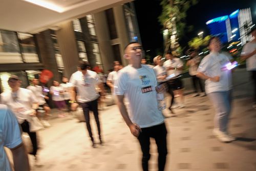 Race photo from PIK NITE RUN VIBES