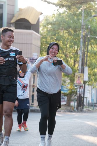 Race photo from Shake Out Run Jabar 10K