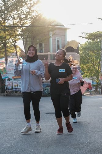 Race photo from Shake Out Run Jabar 10K