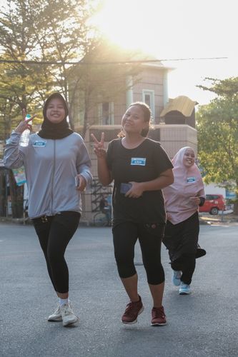 Race photo from Shake Out Run Jabar 10K
