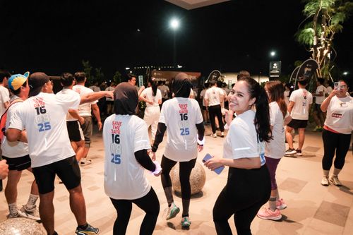 Race photo from PIK NITE RUN VIBES