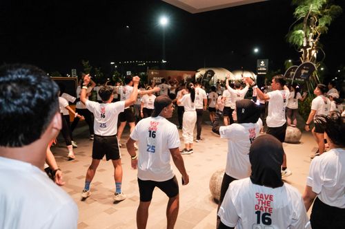 Race photo from PIK NITE RUN VIBES