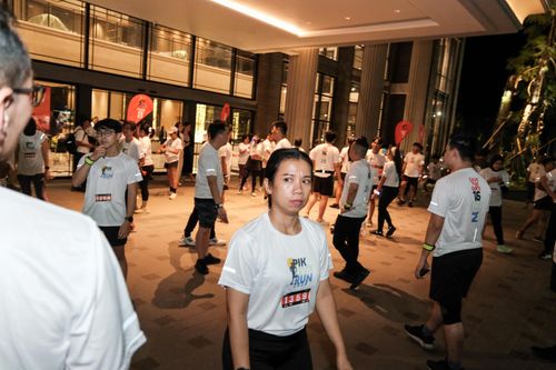 Race photo from PIK NITE RUN VIBES