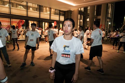 Race photo from PIK NITE RUN VIBES