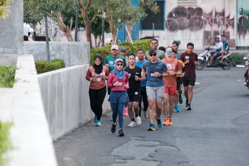 Race photo from Shake Out Run Jabar 10K