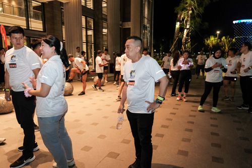 Race photo from PIK NITE RUN VIBES