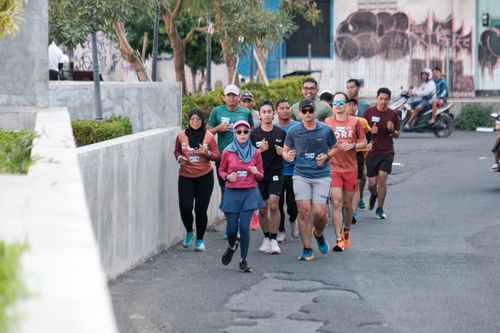 Race photo from Shake Out Run Jabar 10K