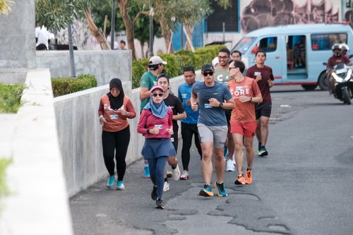 Race photo from Shake Out Run Jabar 10K