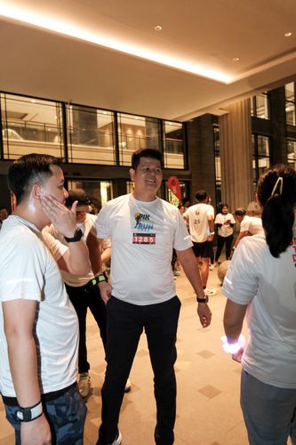 Race photo from PIK NITE RUN VIBES
