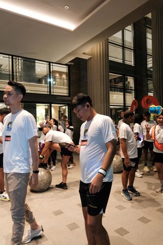 Race photo from PIK NITE RUN VIBES