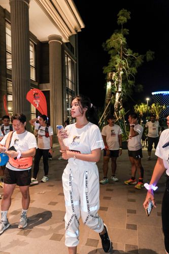 Race photo from PIK NITE RUN VIBES