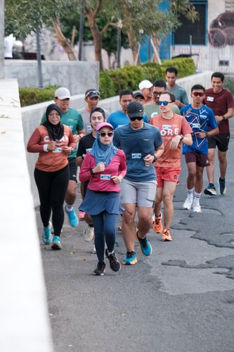 Race photo from Shake Out Run Jabar 10K