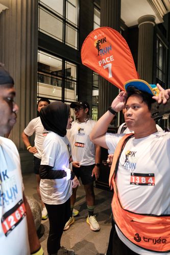 Race photo from PIK NITE RUN VIBES