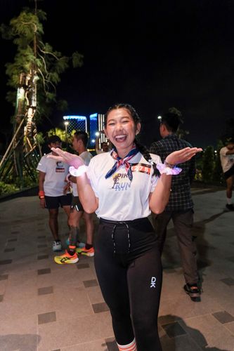 Race photo from PIK NITE RUN VIBES