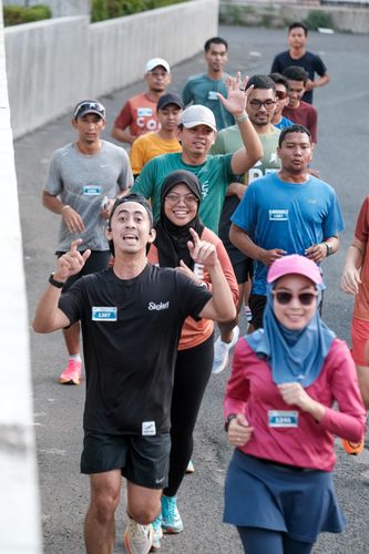Race photo from Shake Out Run Jabar 10K