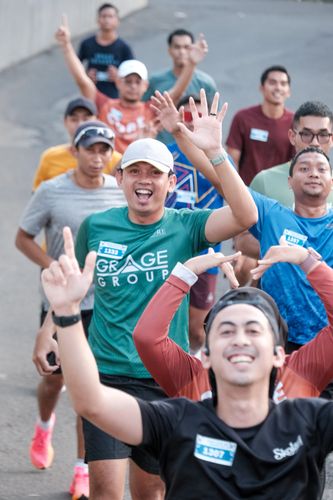 Race photo from Shake Out Run Jabar 10K
