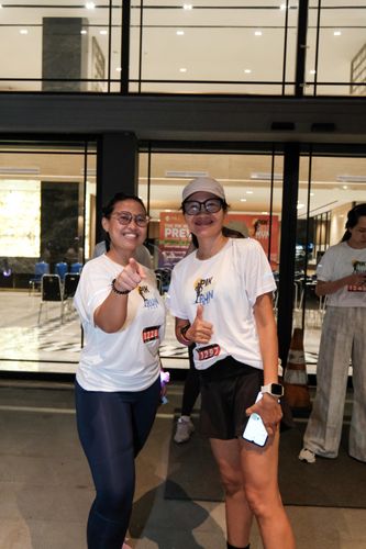 Race photo from PIK NITE RUN VIBES