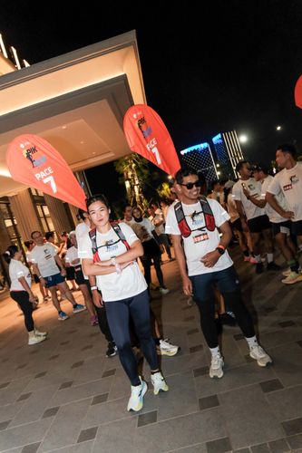 Race photo from PIK NITE RUN VIBES