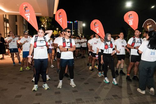 Race photo from PIK NITE RUN VIBES
