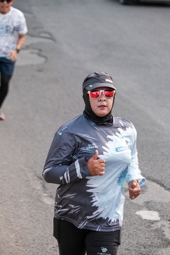 Race photo from Shake Out Run Jabar 10K