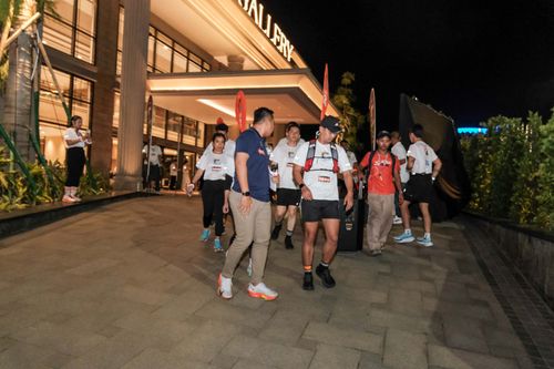 Race photo from PIK NITE RUN VIBES