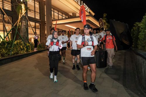 Race photo from PIK NITE RUN VIBES