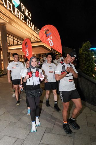 Race photo from PIK NITE RUN VIBES