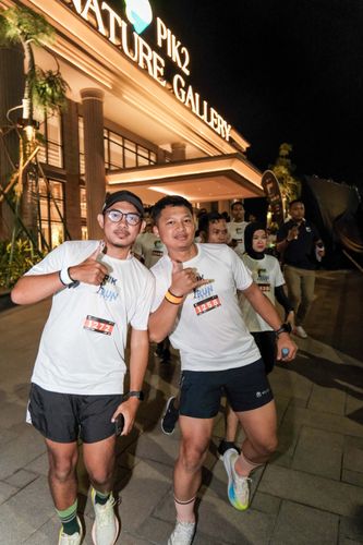 Race photo from PIK NITE RUN VIBES