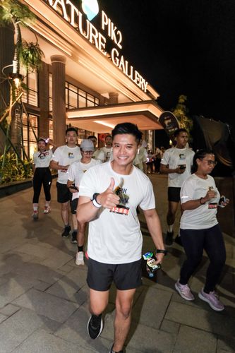 Race photo from PIK NITE RUN VIBES