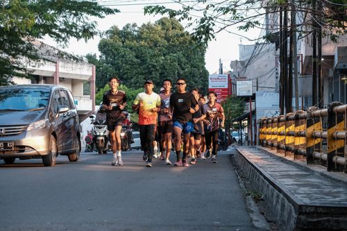 Race photo from Shake Out Run Jabar 10K