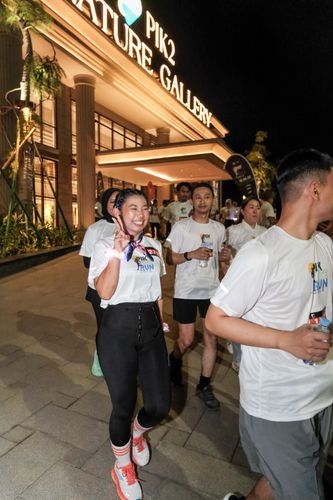 Race photo from PIK NITE RUN VIBES