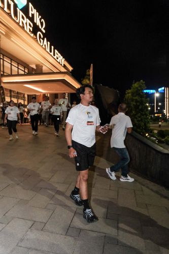 Race photo from PIK NITE RUN VIBES