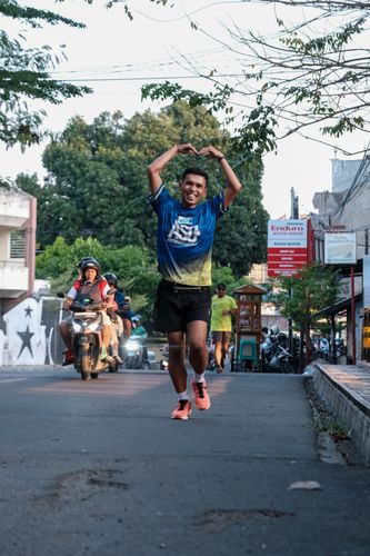 Race photo from Shake Out Run Jabar 10K