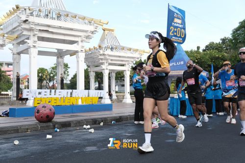 Race photo from Isoplus Run 2024 Surabaya