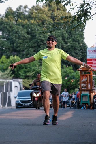 Race photo from Shake Out Run Jabar 10K