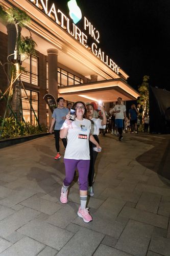 Race photo from PIK NITE RUN VIBES