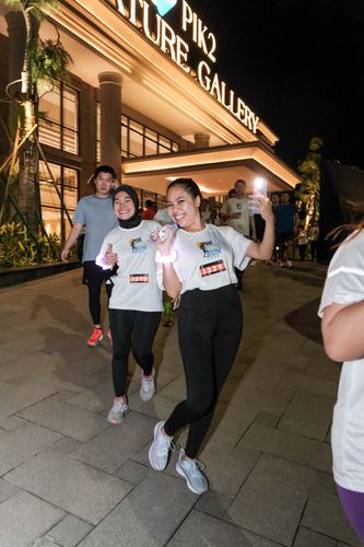 Race photo from PIK NITE RUN VIBES