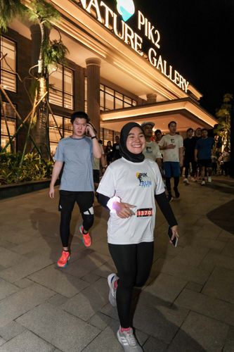 Race photo from PIK NITE RUN VIBES