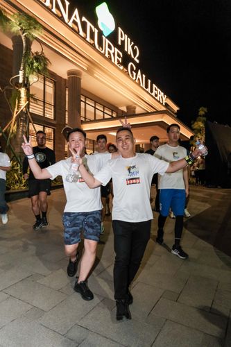 Race photo from PIK NITE RUN VIBES